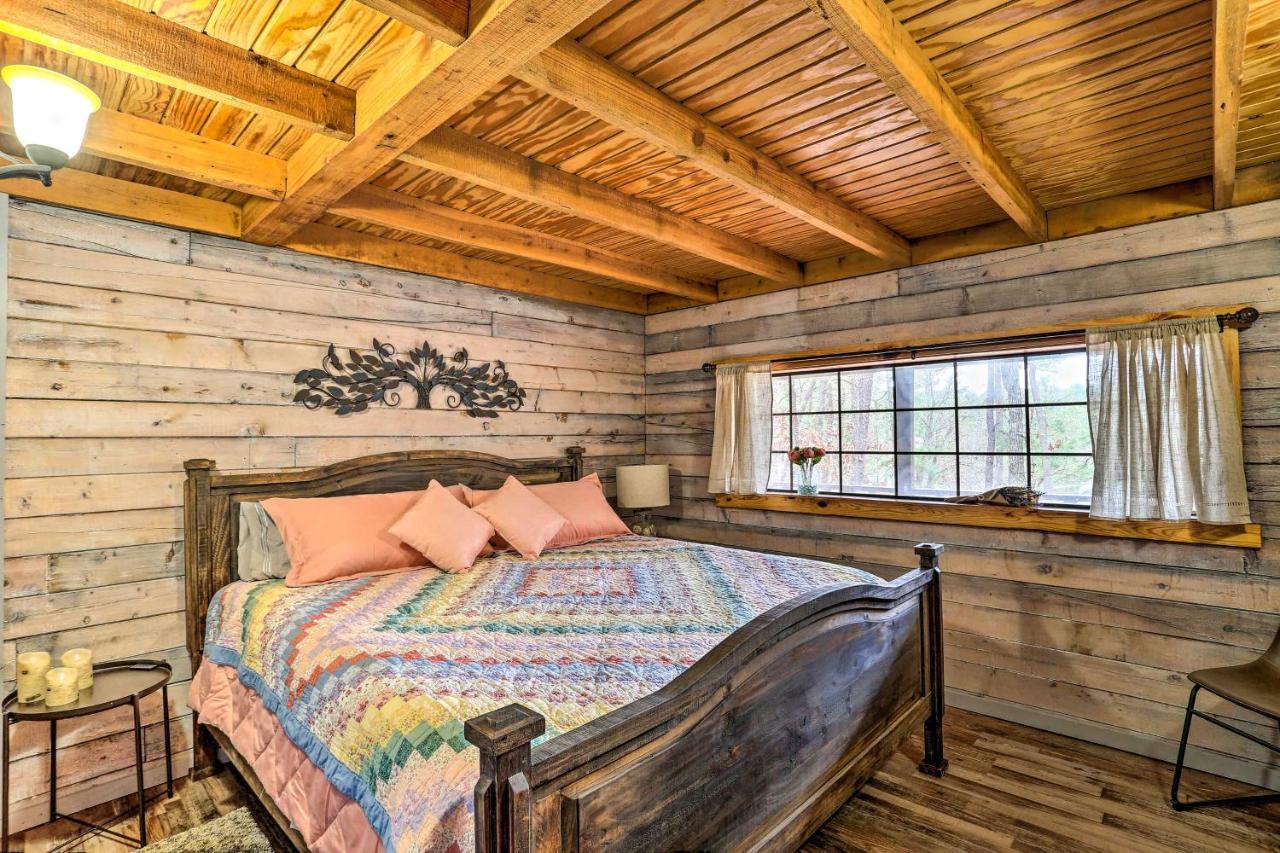 Broken Bow Log Cabin With Fire Pit, Pond, And Deck! Exterior photo